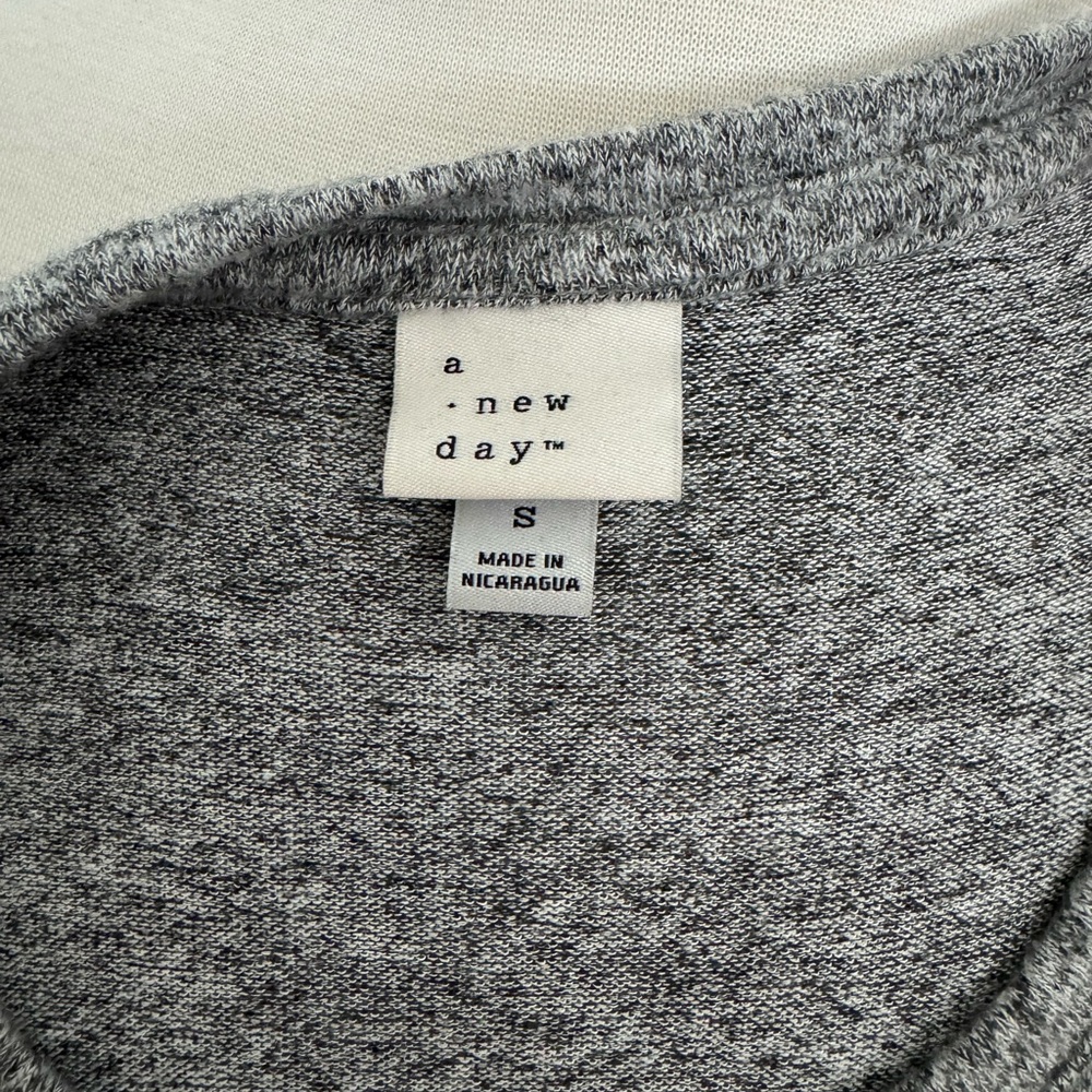 NWOT a new day Heather Gray Long Sleeve Tee Size S - Picture 4 of 6